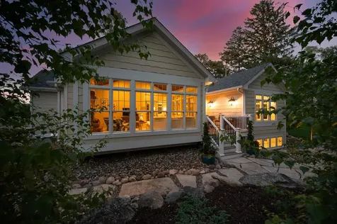 94 Neptune Street Mahtomedi MN 55115