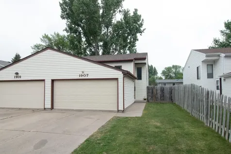 1907 29th Avenue S Fargo ND 58103