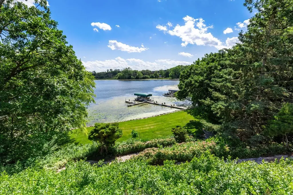 7011 Willow Creek Road Eden Prairie MN 55344