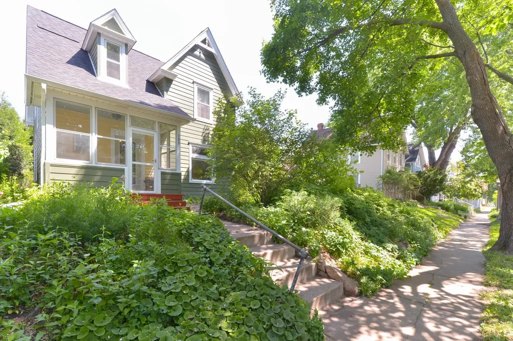 153 Winifred Street W Saint Paul MN 55107