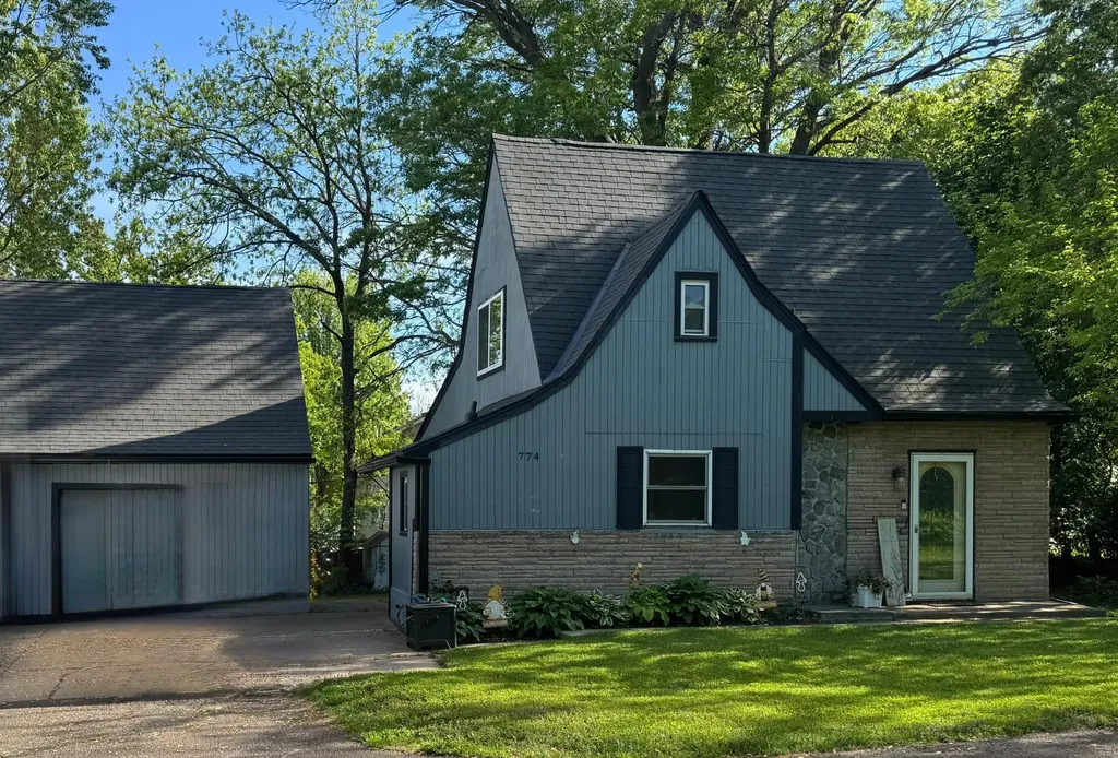 774 Roselawn Avenue E Maplewood MN 55117