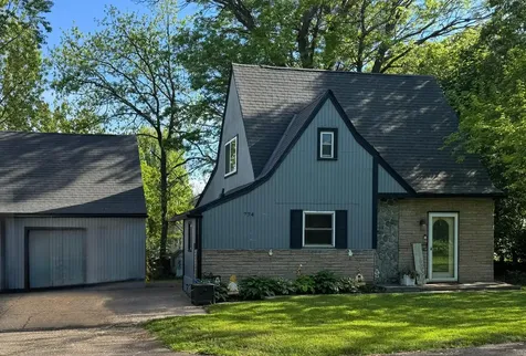 774 Roselawn Avenue E Maplewood MN 55117