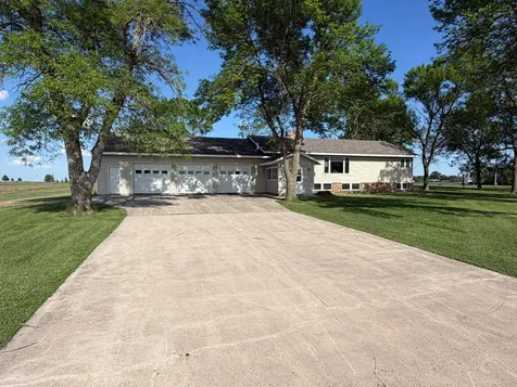 905 Main Street N Renville MN 56284