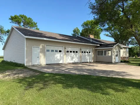 905 Main Street N Renville MN 56284