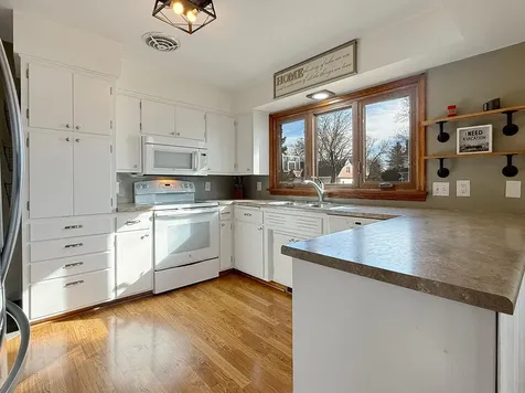 979 S Prairie Avenue Fairmont MN 56031