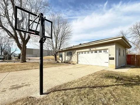 979 S Prairie Avenue Fairmont MN 56031