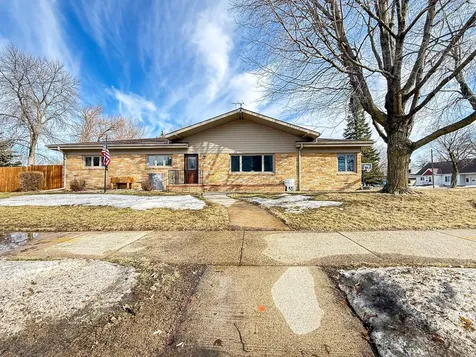 979 S Prairie Avenue Fairmont MN 56031