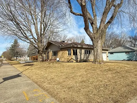 979 S Prairie Avenue Fairmont MN 56031