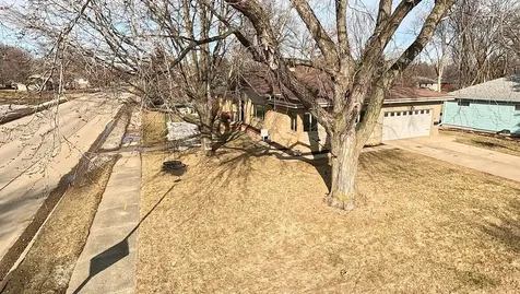 979 S Prairie Avenue Fairmont MN 56031