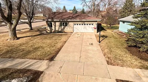 979 S Prairie Avenue Fairmont MN 56031