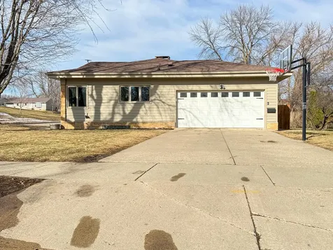 979 S Prairie Avenue Fairmont MN 56031