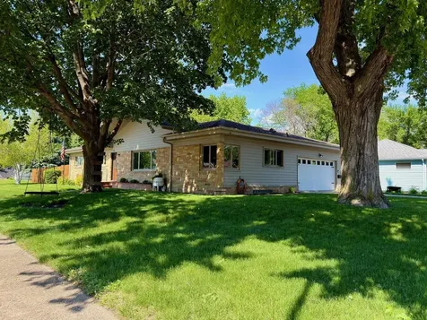 979 S Prairie Avenue Fairmont MN 56031