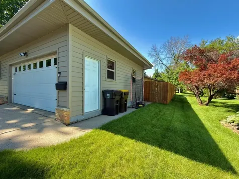 979 S Prairie Avenue Fairmont MN 56031