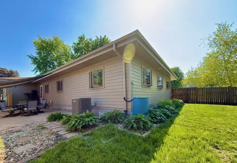 979 S Prairie Avenue Fairmont MN 56031
