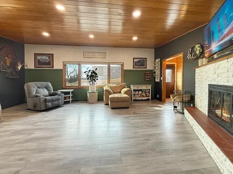 979 S Prairie Avenue Fairmont MN 56031