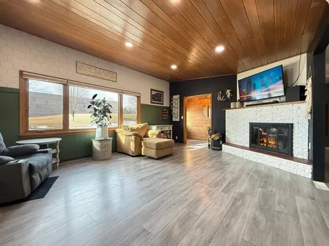 979 S Prairie Avenue Fairmont MN 56031