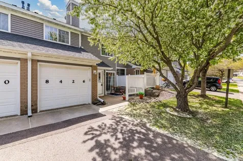 8426 Copperfield Way Inver Grove Heights MN 55076