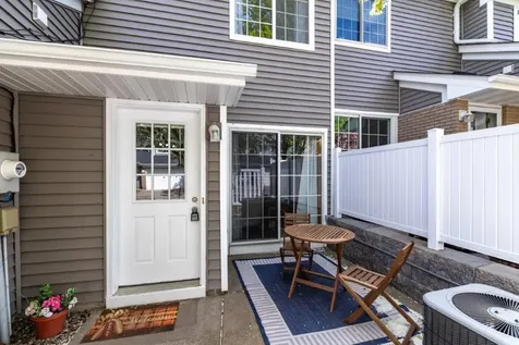 8426 Copperfield Way Inver Grove Heights MN 55076