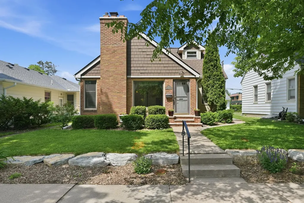 681 Wilder Street S Saint Paul MN 55116