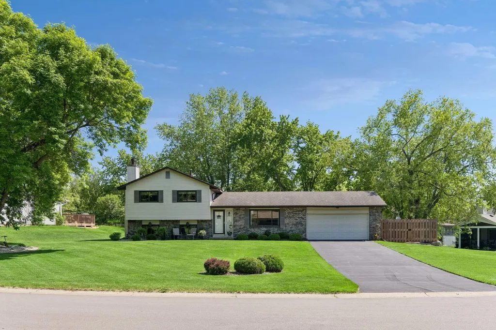 10435 Buckingham Drive Eden Prairie MN 55347
