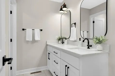 2164 Eustis Roseville MN 55113