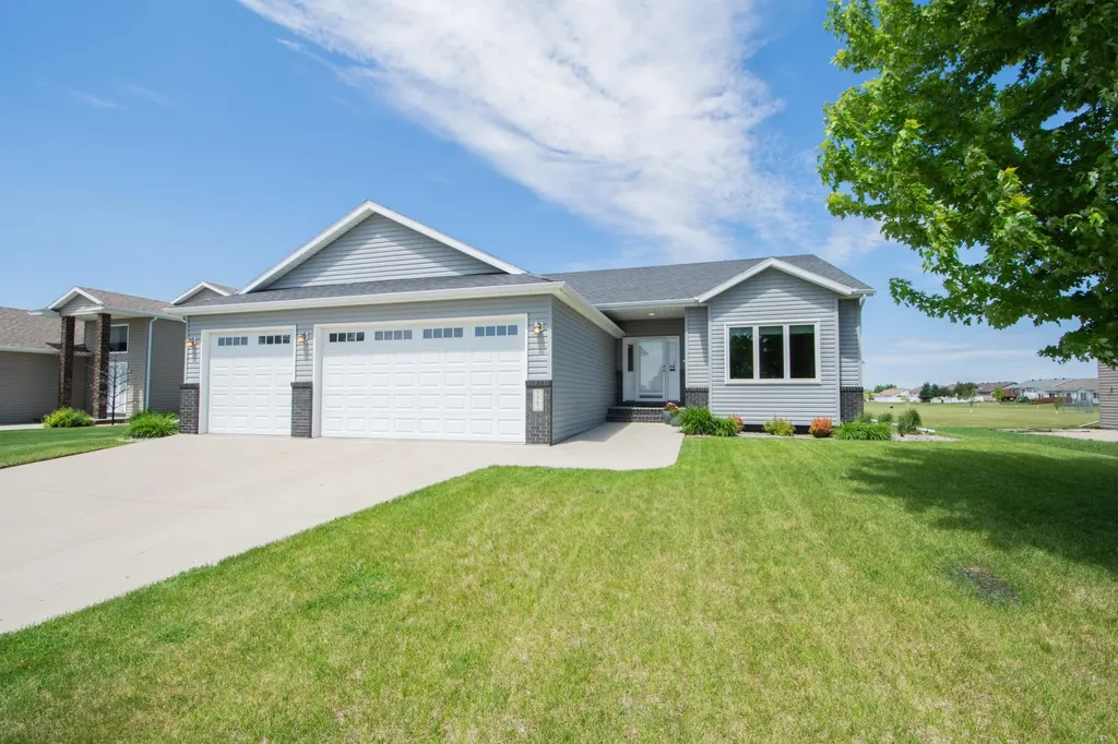 5467 47th Avenue S Fargo ND 58104
