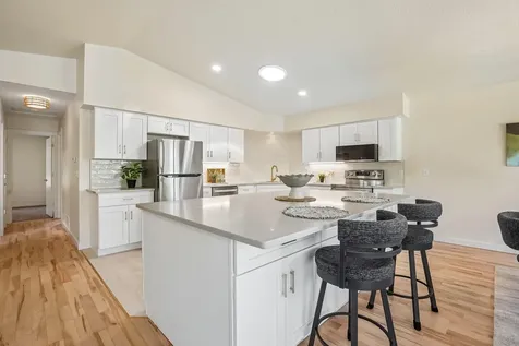 425 Crestview Drive S Maplewood MN 55119