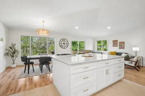 425 Crestview Drive S Maplewood MN 55119