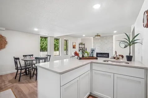 425 Crestview Drive S Maplewood MN 55119