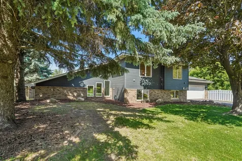 425 Crestview Drive S Maplewood MN 55119