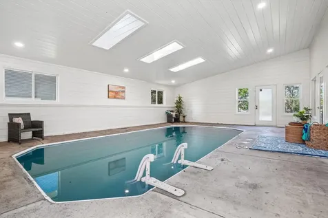 425 Crestview Drive S Maplewood MN 55119
