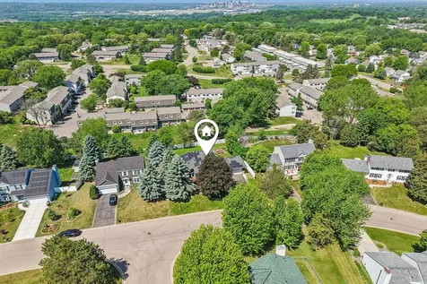 425 Crestview Drive S Maplewood MN 55119