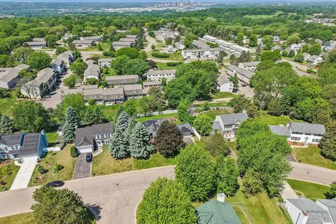 425 Crestview Drive S Maplewood MN 55119