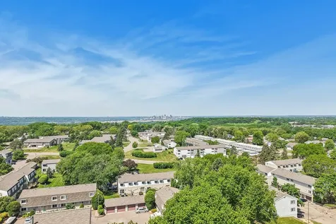 425 Crestview Drive S Maplewood MN 55119
