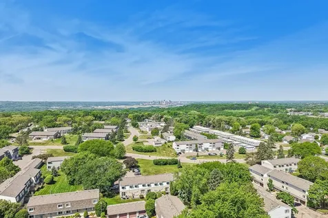425 Crestview Drive S Maplewood MN 55119