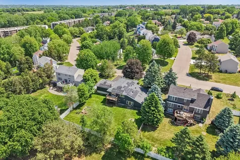 425 Crestview Drive S Maplewood MN 55119