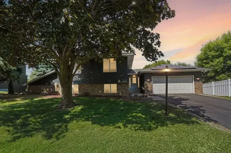 425 Crestview Drive S Maplewood MN 55119