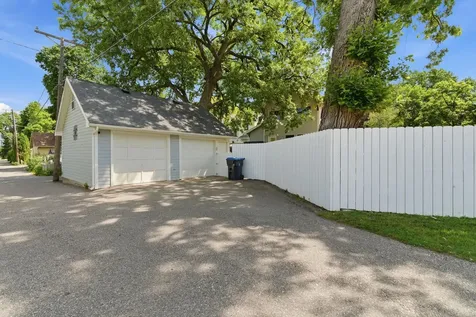 828 Baker Avenue Mankato MN 56001