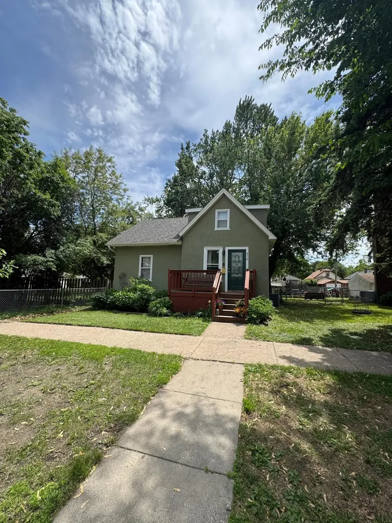 878 Monroe Court Saint Paul MN 55102