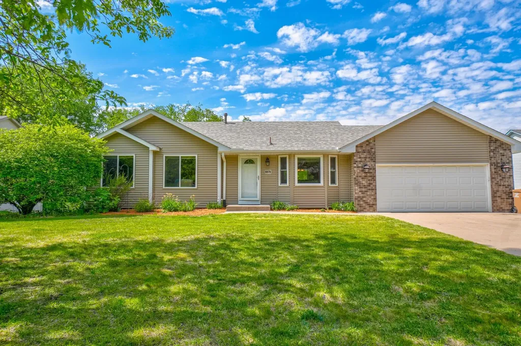 6878 Upper 28th Street N Oakdale MN 55128