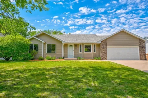 6878 Upper 28th Street N Oakdale MN 55128