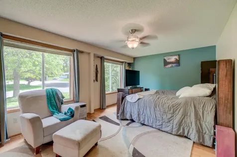 6878 Upper 28th Street N Oakdale MN 55128