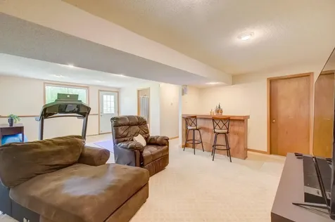 6878 Upper 28th Street N Oakdale MN 55128