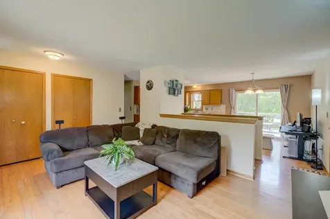 6878 Upper 28th Street N Oakdale MN 55128