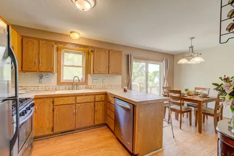 6878 Upper 28th Street N Oakdale MN 55128