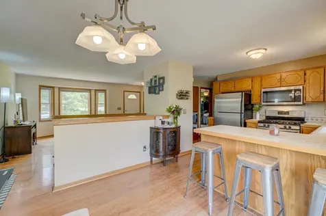 6878 Upper 28th Street N Oakdale MN 55128