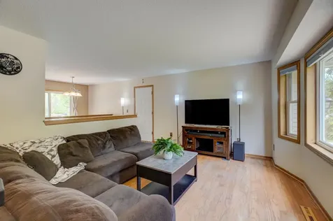 6878 Upper 28th Street N Oakdale MN 55128