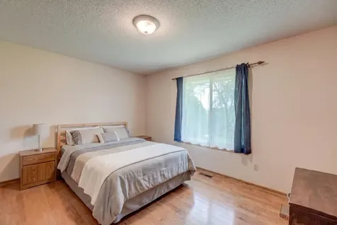 6878 Upper 28th Street N Oakdale MN 55128