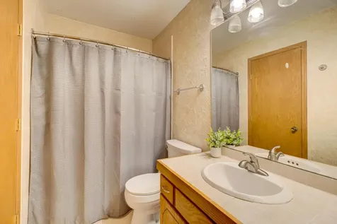6878 Upper 28th Street N Oakdale MN 55128