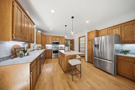 869 Mendakota Court Mendota Heights MN 55120